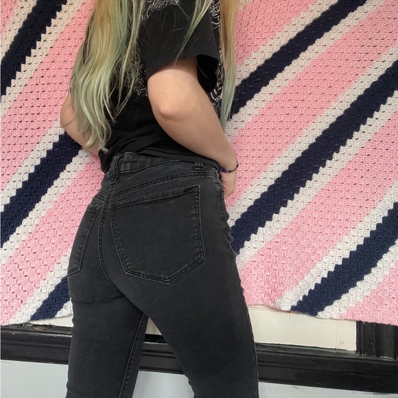 !!! SOLD !!! Rue 21 Black Ripped Mid-Rise Skinny Jeans Size 6 - Picture 3 of 8